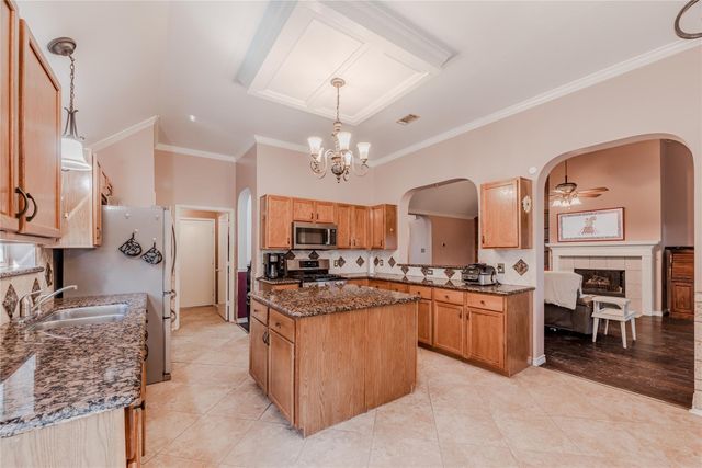 7714 Broken Arrow Street, Baytown, TX 77521