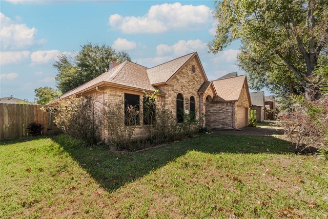 7714 Broken Arrow Street, Baytown, TX 77521