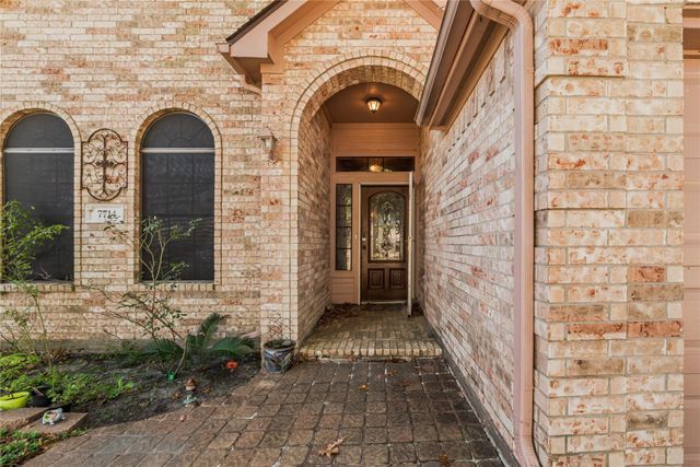 7714 Broken Arrow Street, Baytown, TX 77521