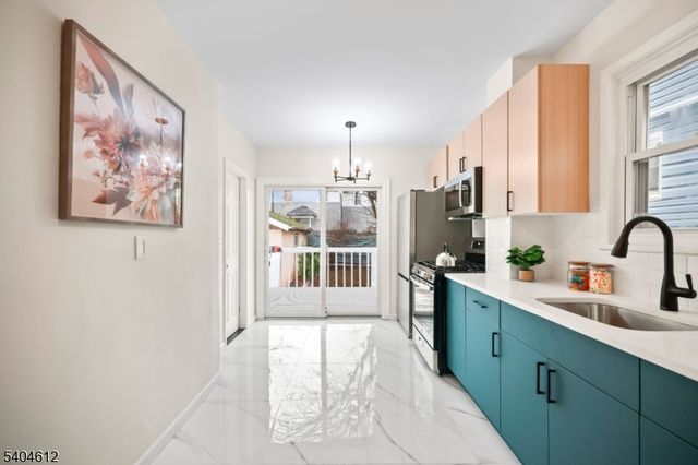 21 Eastern Pkwy, Newark City, NJ 07106