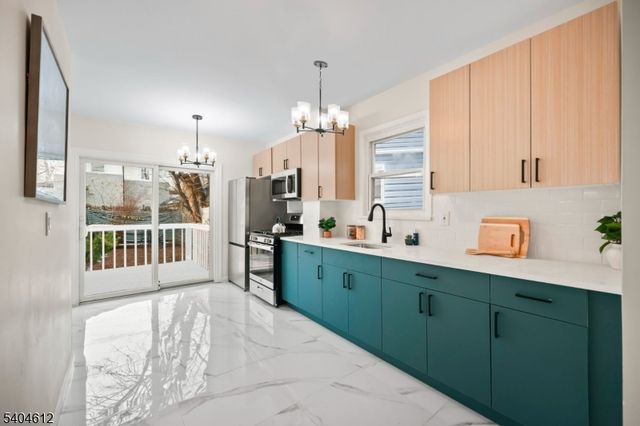 21 Eastern Pkwy, Newark City, NJ 07106