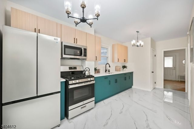 21 Eastern Pkwy, Newark City, NJ 07106