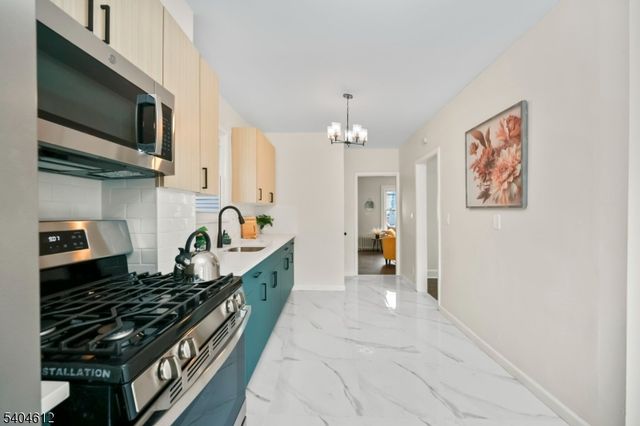 21 Eastern Pkwy, Newark City, NJ 07106