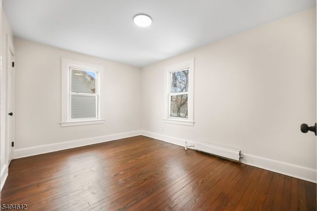 21 Eastern Pkwy, Newark City, NJ 07106