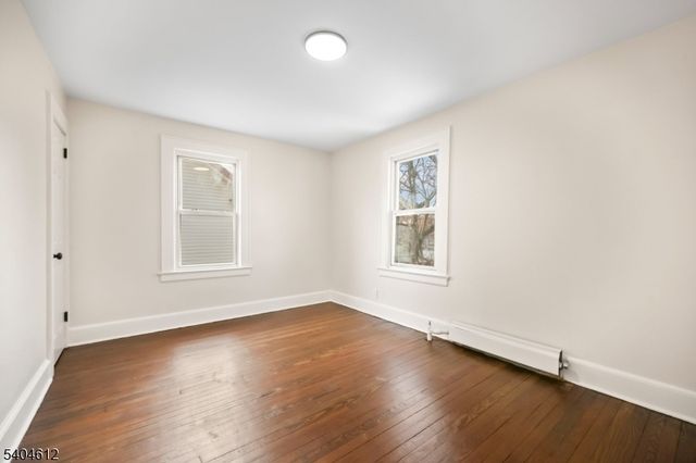 21 Eastern Pkwy, Newark City, NJ 07106