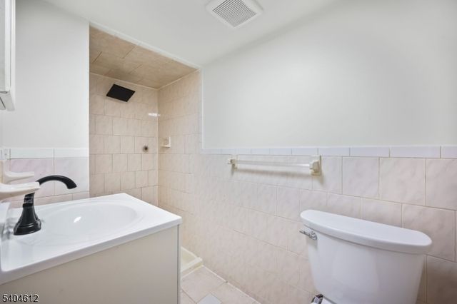 21 Eastern Pkwy, Newark City, NJ 07106