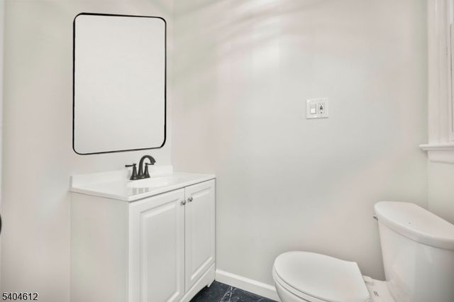 21 Eastern Pkwy, Newark City, NJ 07106