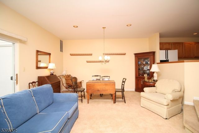 37 Maple Ln, Mount Arlington Boro, NJ 07856