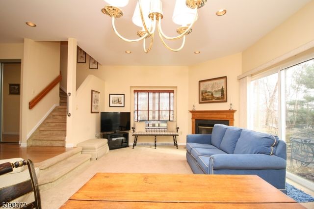 37 Maple Ln, Mount Arlington Boro, NJ 07856