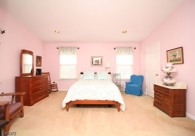 37 Maple Ln, Mount Arlington Boro, NJ 07856