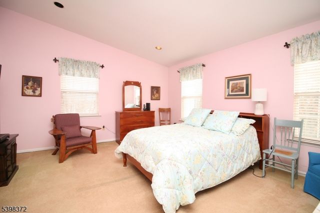 37 Maple Ln, Mount Arlington Boro, NJ 07856