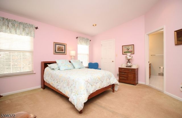 37 Maple Ln, Mount Arlington Boro, NJ 07856