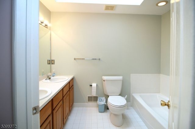 37 Maple Ln, Mount Arlington Boro, NJ 07856