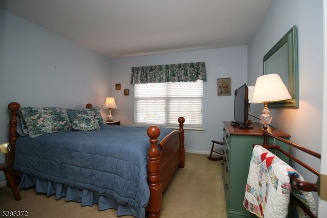 37 Maple Ln, Mount Arlington Boro, NJ 07856