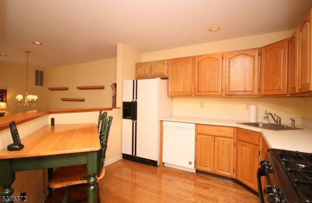 37 Maple Ln, Mount Arlington Boro, NJ 07856