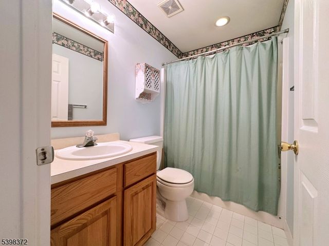 37 Maple Ln, Mount Arlington Boro, NJ 07856