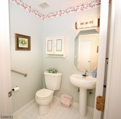 37 Maple Ln, Mount Arlington Boro, NJ 07856