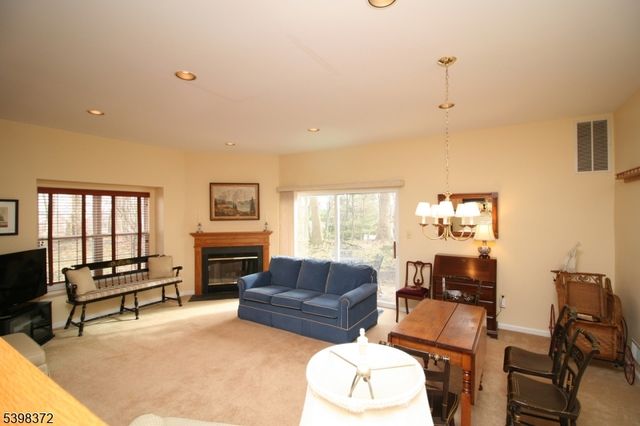 37 Maple Ln, Mount Arlington Boro, NJ 07856