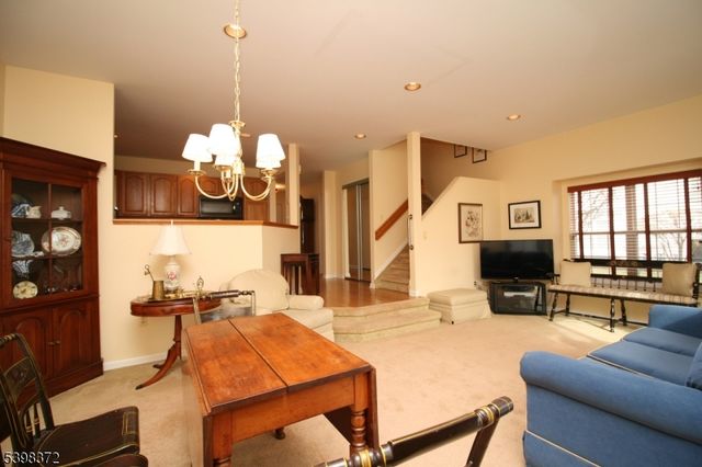 37 Maple Ln, Mount Arlington Boro, NJ 07856