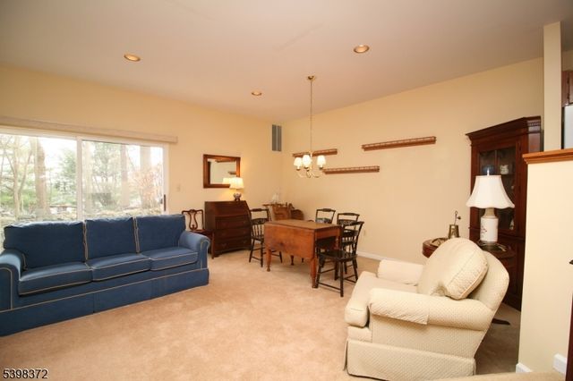 37 Maple Ln, Mount Arlington Boro, NJ 07856