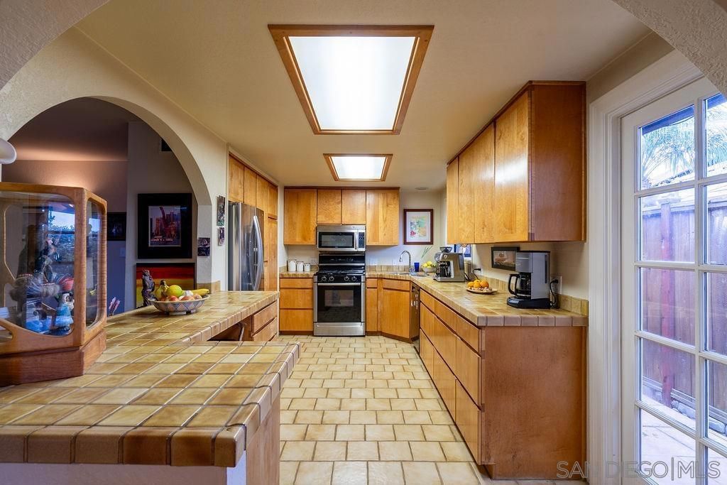 Image 9 of property listing at 4210 Moraga Ave, San Diego, CA 92117