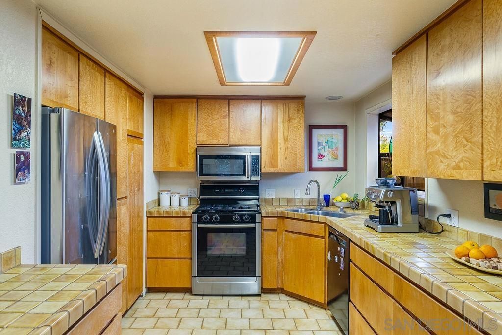 Image 10 of property listing at 4210 Moraga Ave, San Diego, CA 92117