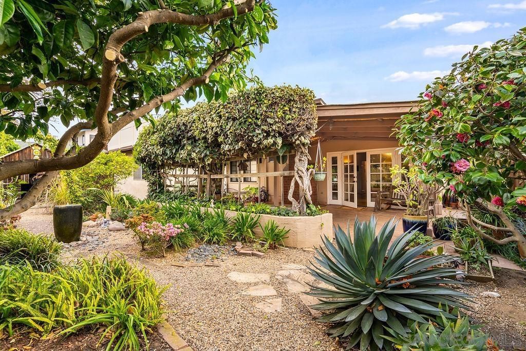 Image 2 of property listing at 4210 Moraga Ave, San Diego, CA 92117