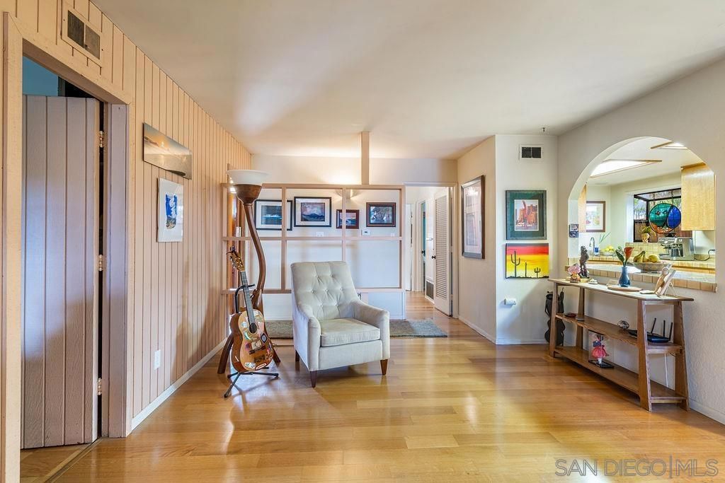 Image 6 of property listing at 4210 Moraga Ave, San Diego, CA 92117