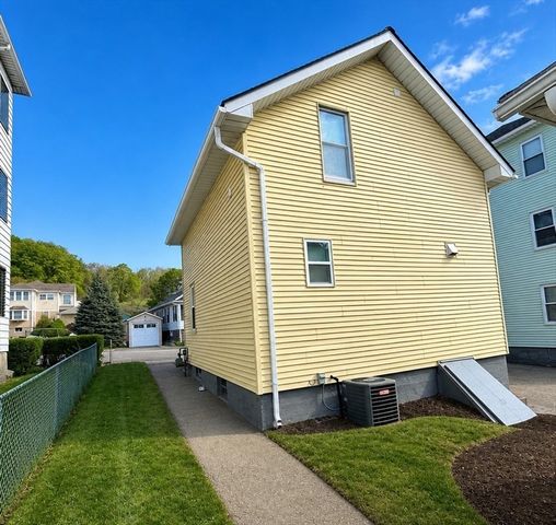 16 Caprera Rd 16, Worcester, MA 01604