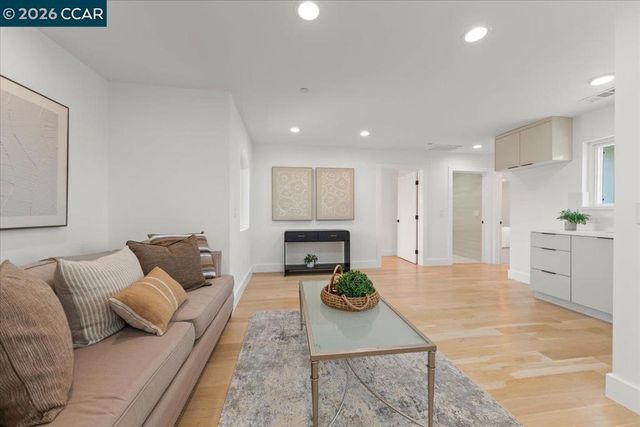 714 4Th Ave, San Bruno, CA 94066