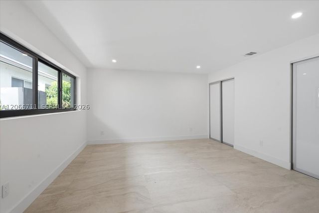 1215 NE 110th St, Miami, FL 33161