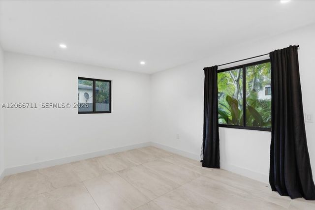 1215 NE 110th St, Miami, FL 33161
