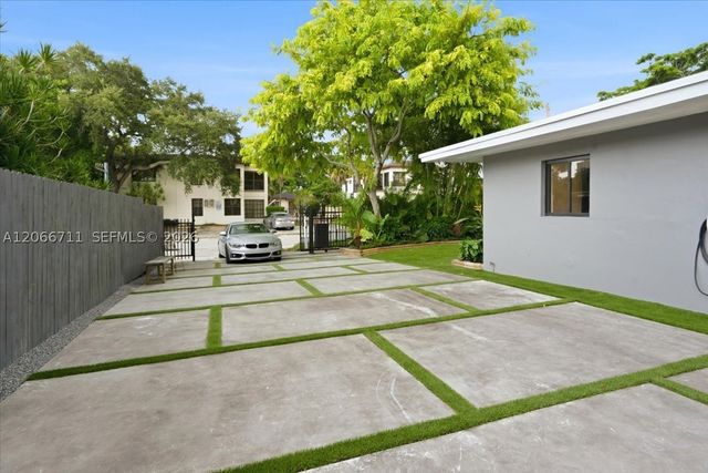 1215 NE 110th St, Miami, FL 33161