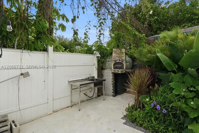 1215 NE 110th St, Miami, FL 33161