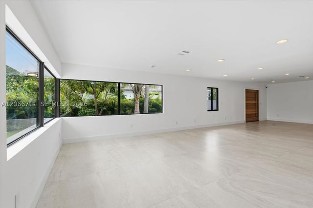 1215 NE 110th St, Miami, FL 33161