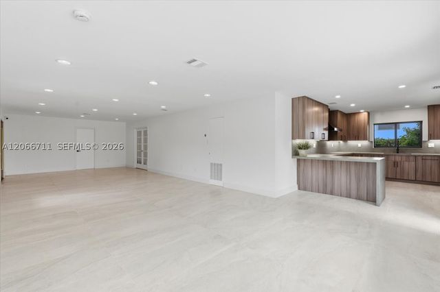 1215 NE 110th St, Miami, FL 33161