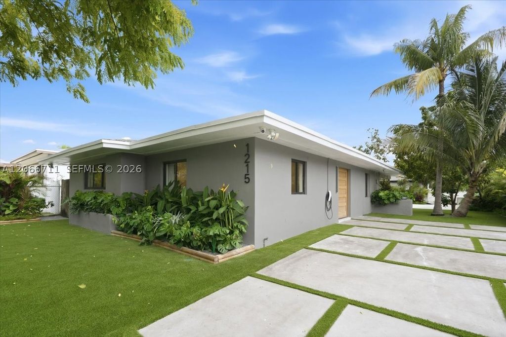 1215 NE 110th St, Miami, FL 33161