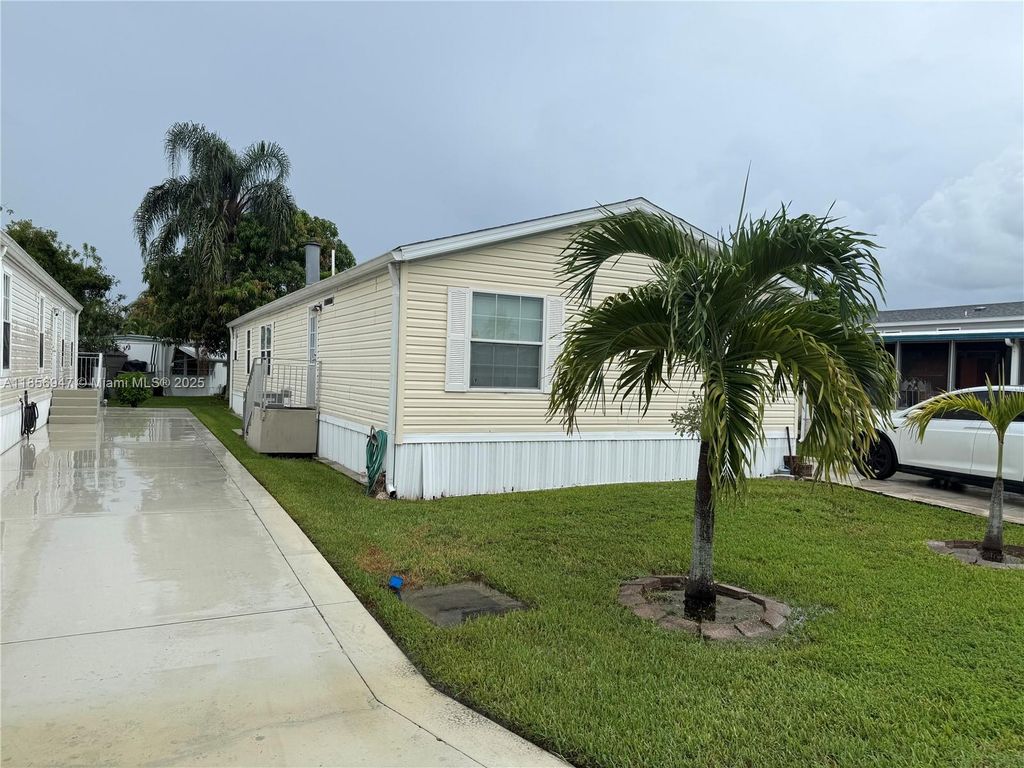 3041 W Marina Dr, Dania Beach, FL 33312