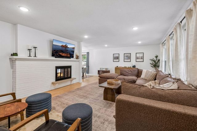 2150 Aquila Avenue N, Golden Valley, MN 55427