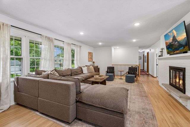 2150 Aquila Avenue N, Golden Valley, MN 55427