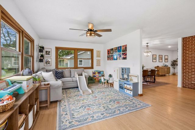 2150 Aquila Avenue N, Golden Valley, MN 55427