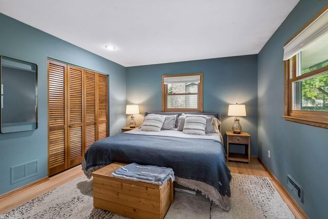 2150 Aquila Avenue N, Golden Valley, MN 55427