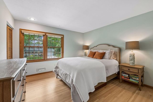 2150 Aquila Avenue N, Golden Valley, MN 55427