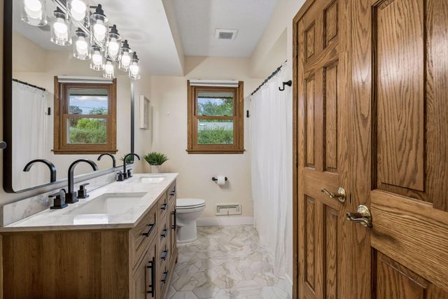 2150 Aquila Avenue N, Golden Valley, MN 55427