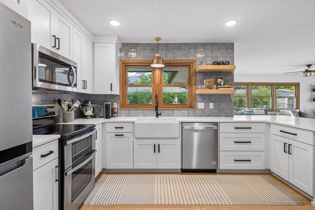 2150 Aquila Avenue N, Golden Valley, MN 55427