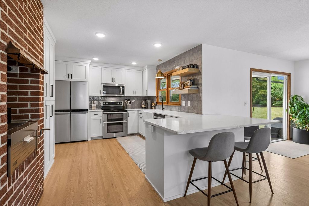 2150 Aquila Avenue N, Golden Valley, MN 55427 — photo 3