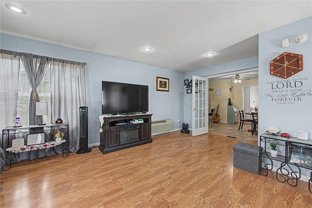 1104 Pine Street, Rogers, AR 72756