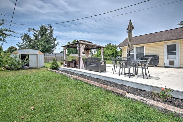 1104 Pine Street, Rogers, AR 72756