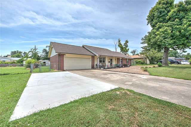 1104 Pine Street, Rogers, AR 72756