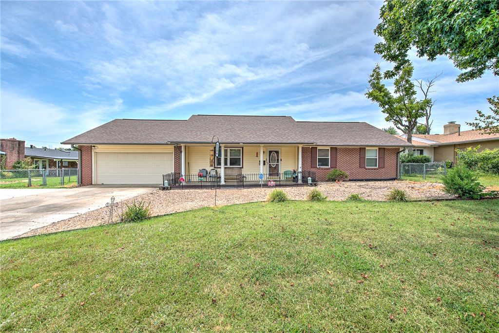 1104 Pine Street, Rogers, AR 72756